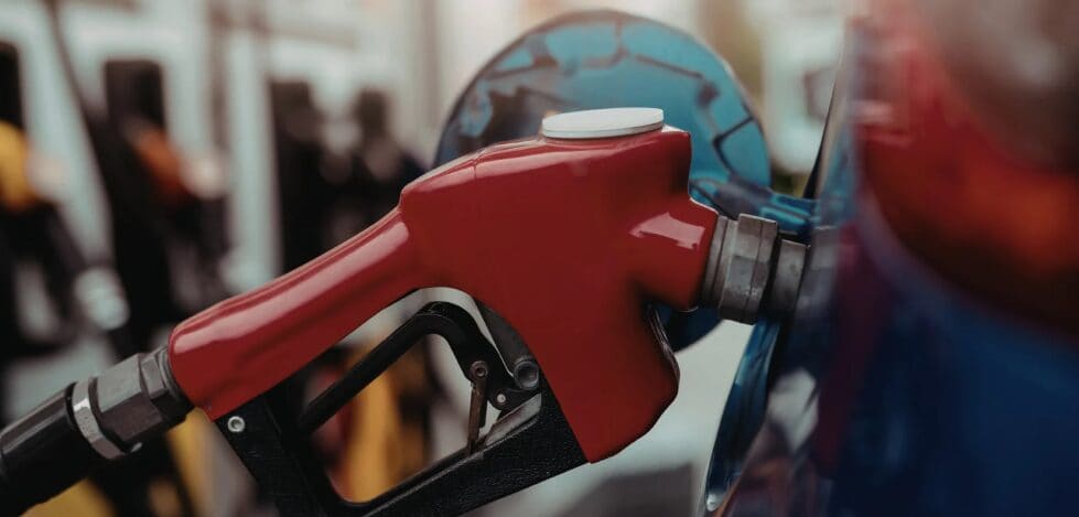 Gobierno destina más de 1,400 millones de pesos para mantener congelados los precios de los combustibles