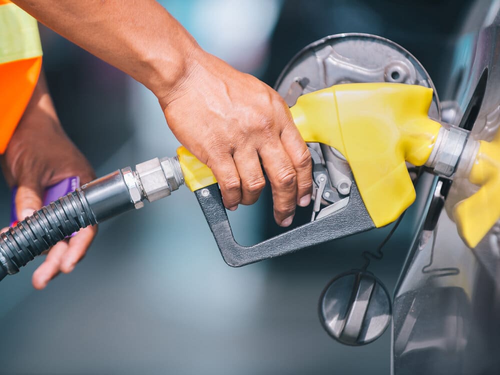 Gobierno mantiene precios de combustibles congelados pese a alzas internacionales