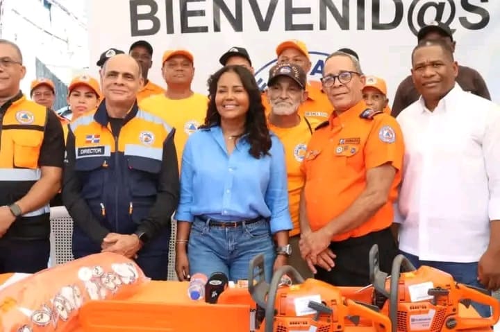 Fortalecen capacidad operativa de la Defensa Civil en Santo Domingo Oeste con nuevos equipos