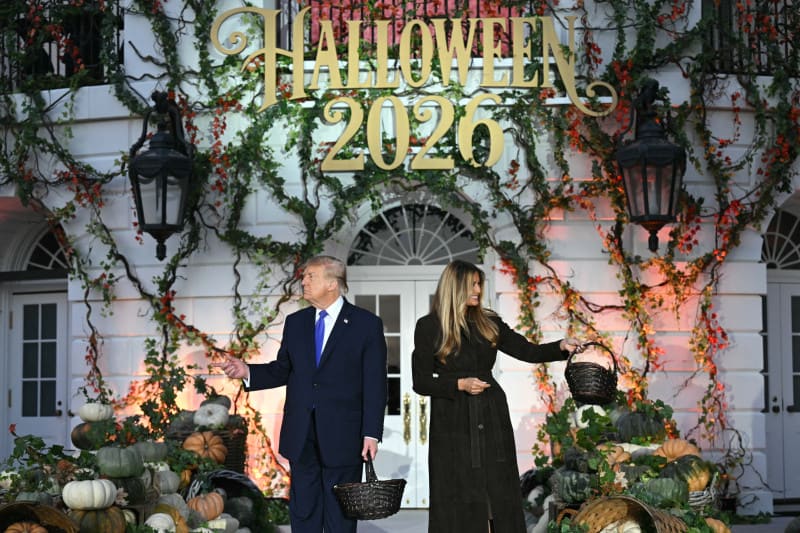 Donald y Melania Trump celebran Halloween en la Casa Blanca con entrega de dulces