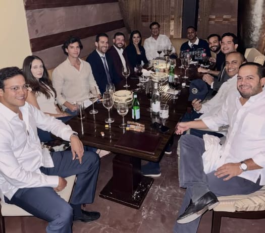 Santiago Matías reúne a figuras políticas y empresariales en cena privada