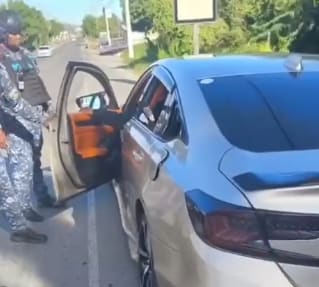 Incautan armas de fuego en Baní tras operativo policial motivado por denuncias de amenazas