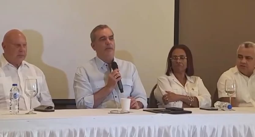 Comunicador reitera solicitud de camiones de bomberos para distritos de Samaná