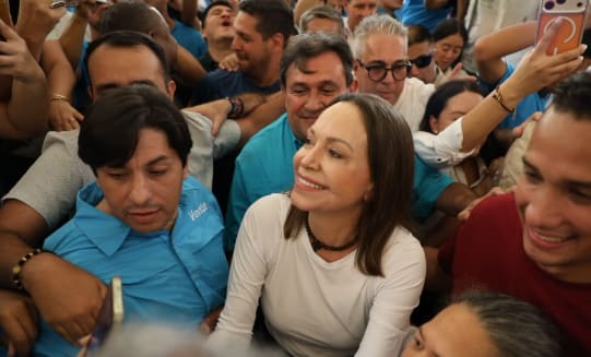 María Corina Machado reaparece públicamente en el santuario de la Divina Pastora en Barquisimeto