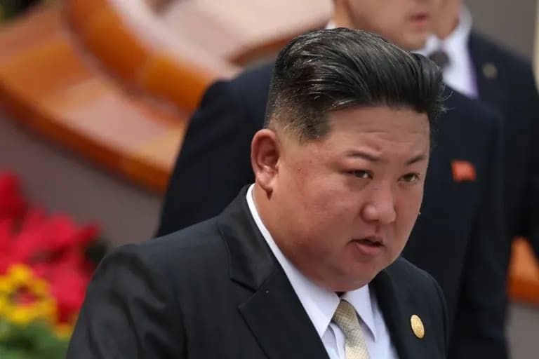 Kim Jong-un ordena fortalecer las capacidades del Ejército norcoreano
