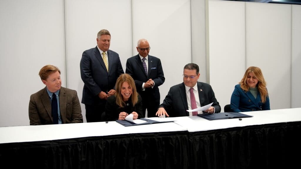 Gobierno firma acuerdo en California para impulsar la industria de semiconductores en el país