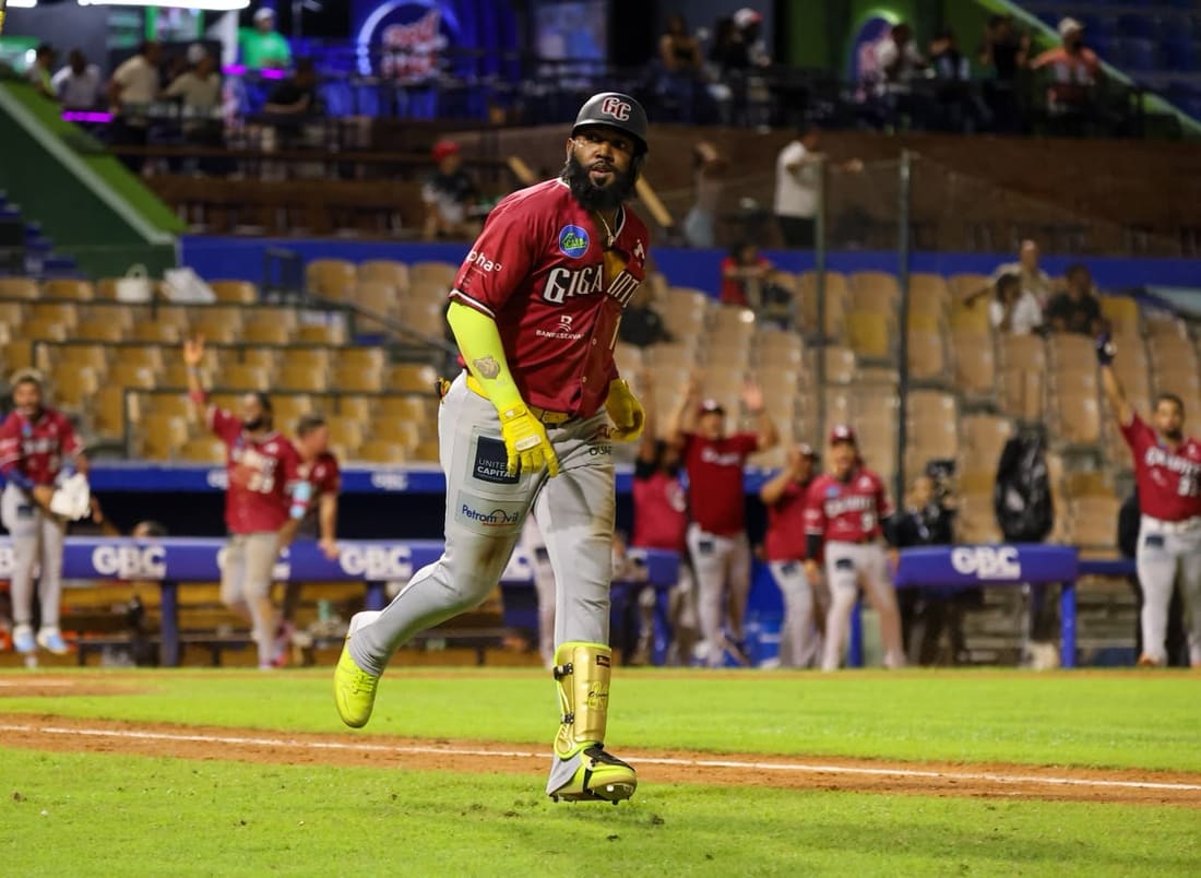 Marcell Ozuna lidera remontada de los Gigantes ante el Escogido con grand slam