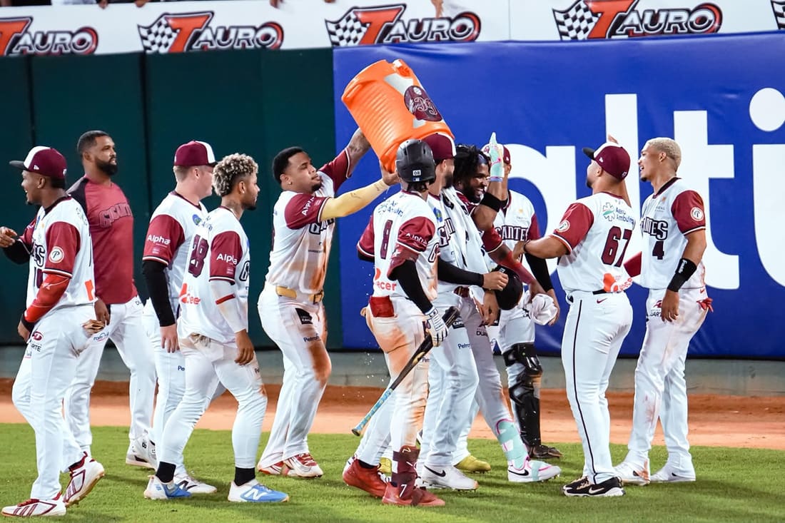Los Gigantes del Cibao vencen a los Toros del Este en entradas extras