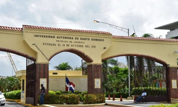 UASD suspende docencia este jueves en su sede central por aniversario