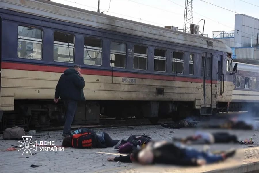 Un ataque ruso contra una estación de tren en Dnipró deja al menos 13 muertos y 10 heridos