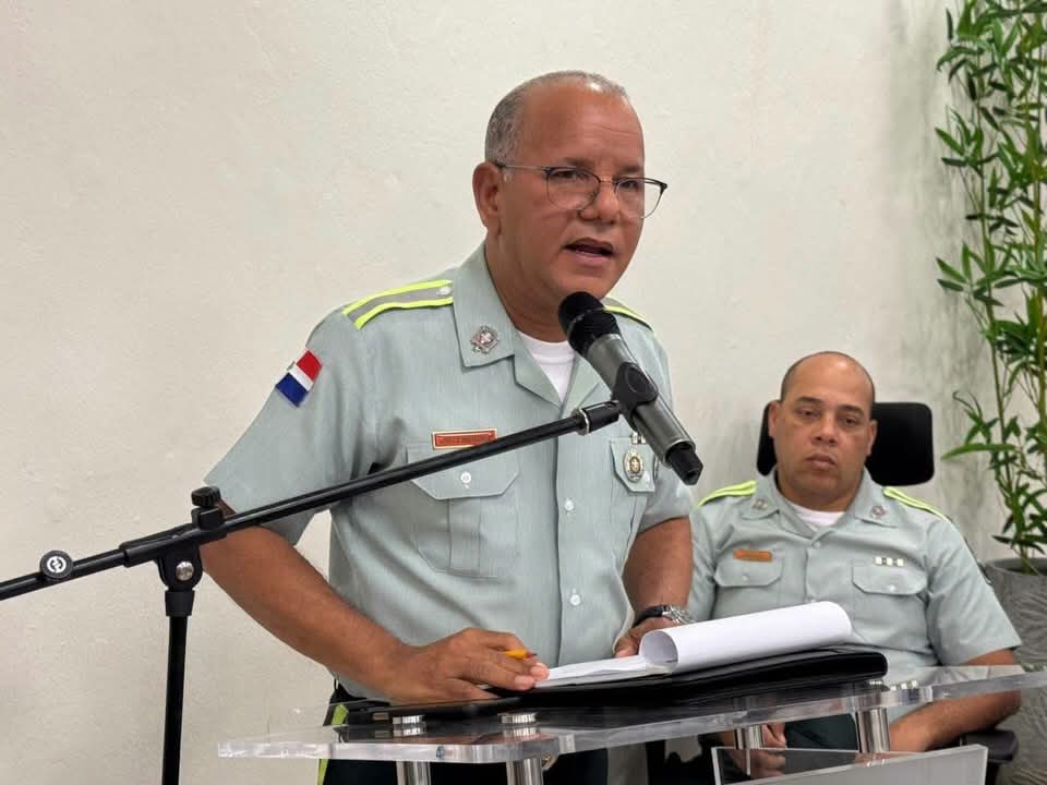 Autoridades de la DIGESETT sostienen encuentro ciudadano en Azua para abordar desafíos viales