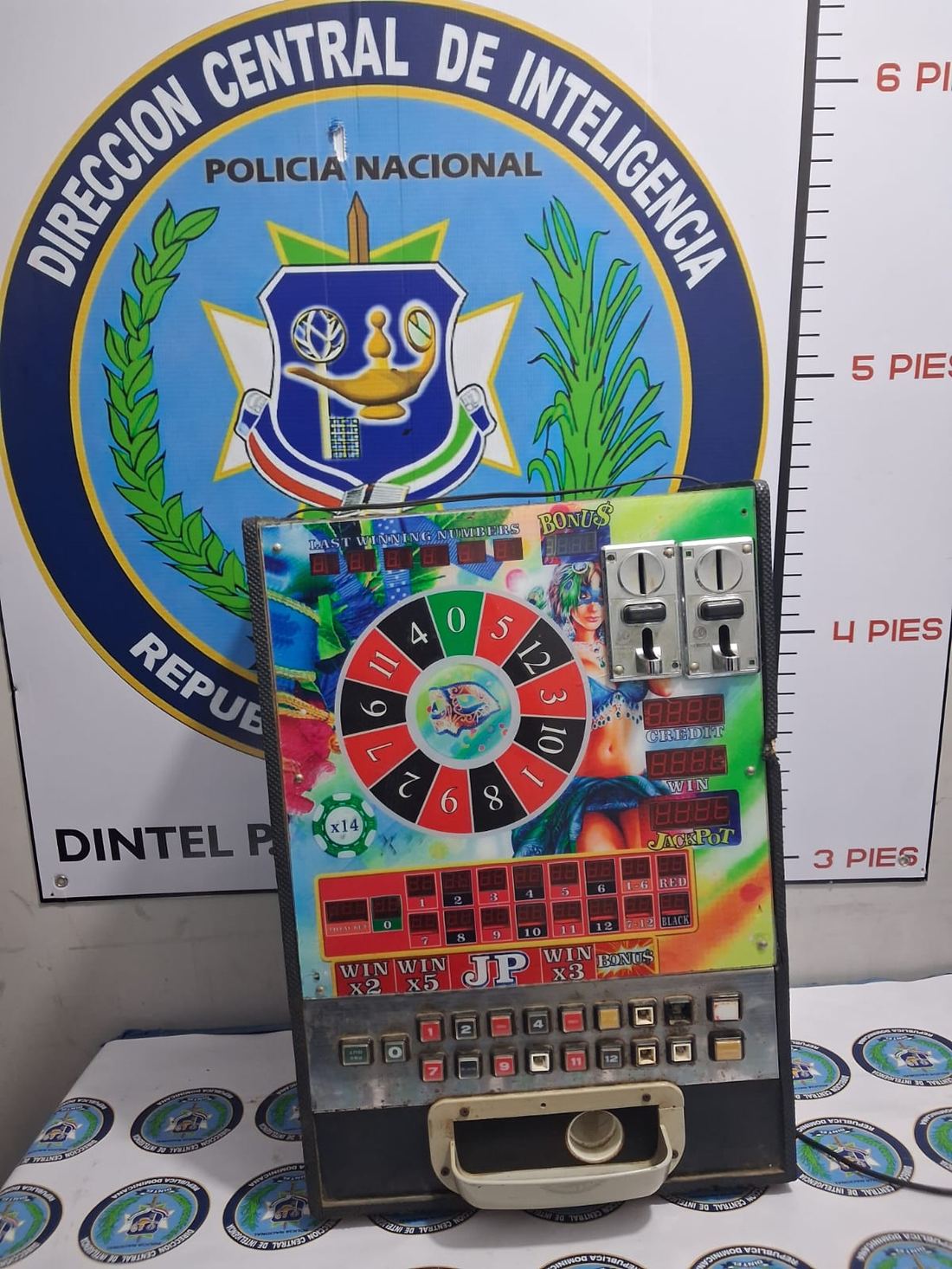 Incautan armas de fuego y máquinas tragamonedas en operativos en Montecristi