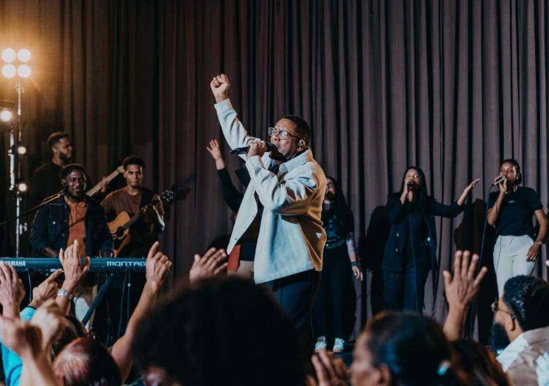 El cantante cristiano Denny de Jesús estrena su nueva propuesta musical titulada Abba Padre