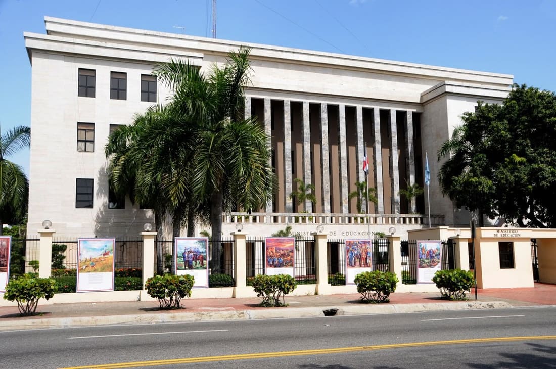 Ministerio de Educación y la ADP acuerdan evaluar personal e infraestructura escolar en Azua