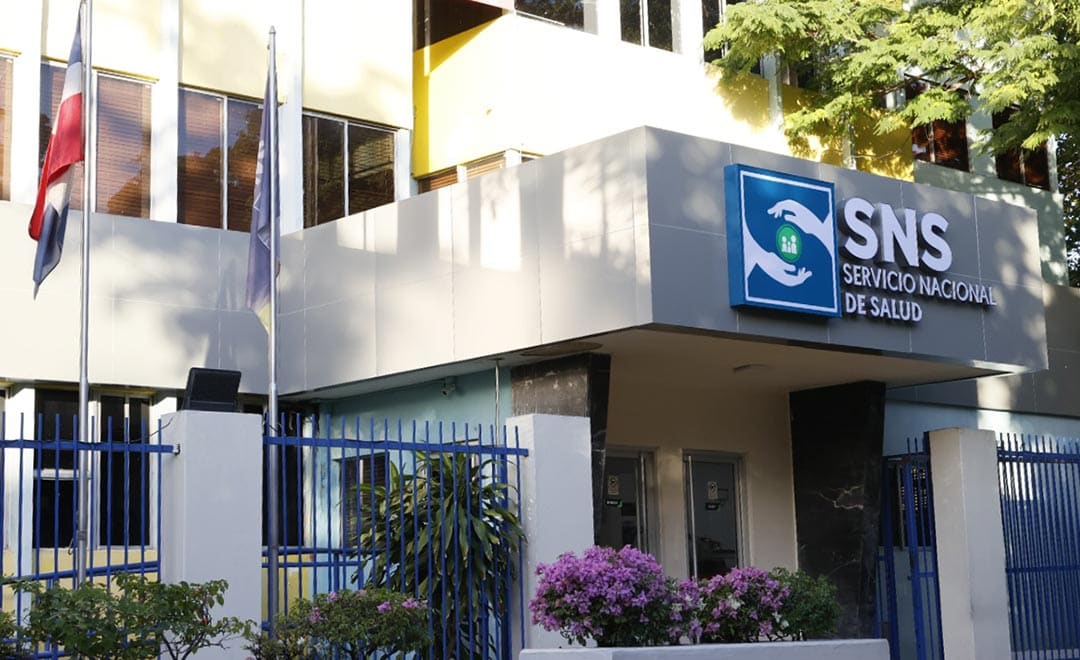 SNS fortalece red pública con más de 20 mil nuevos médicos y mejoras en infraestructura