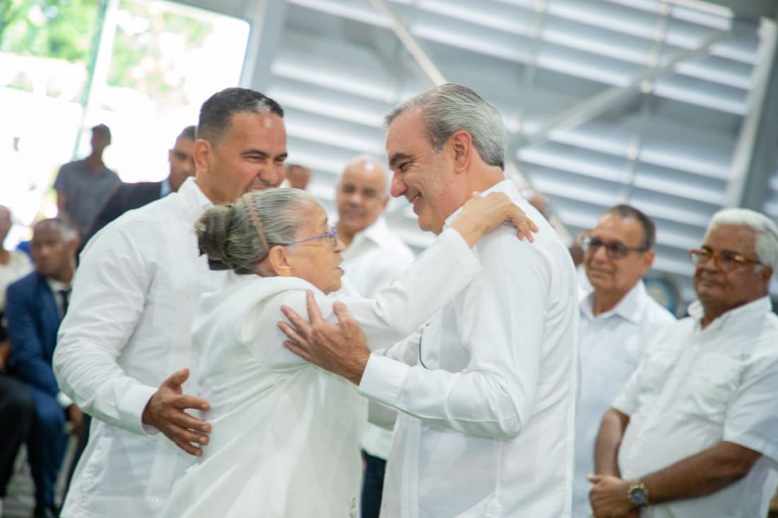 Presidente Abinader reinicia actividades locales con inauguración de proyectos y entrega de viviendas