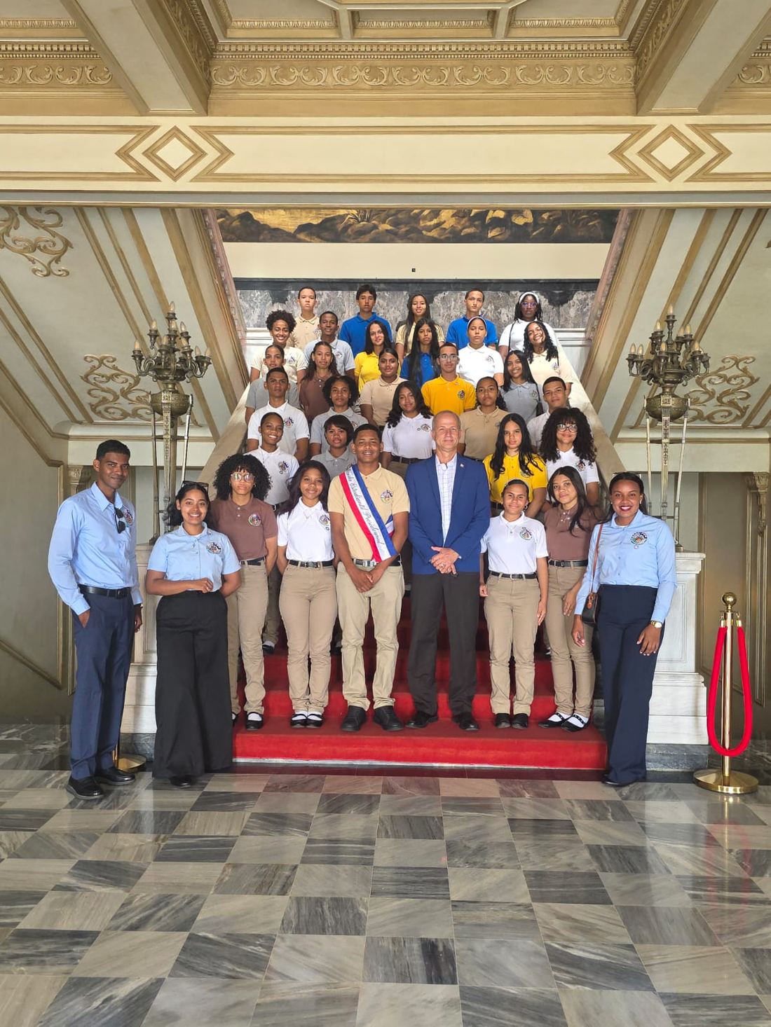 Estudiantes del ITESIL de Dajabón realizan visita guiada al Palacio Nacional