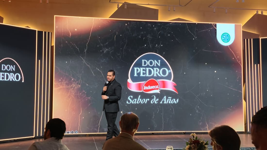 Juan Carlos Pichardo destaca la versatilidad de los nuevos chicharrones horneados de Don Pedro