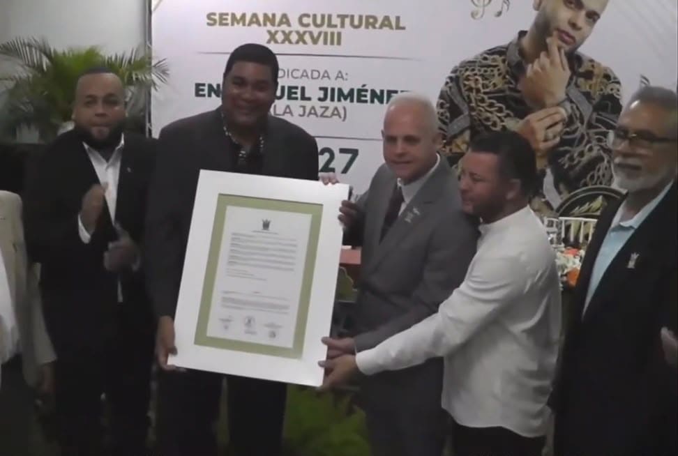 Jarabacoa reconoce la trayectoria del locutor Luis Manuel Abreu