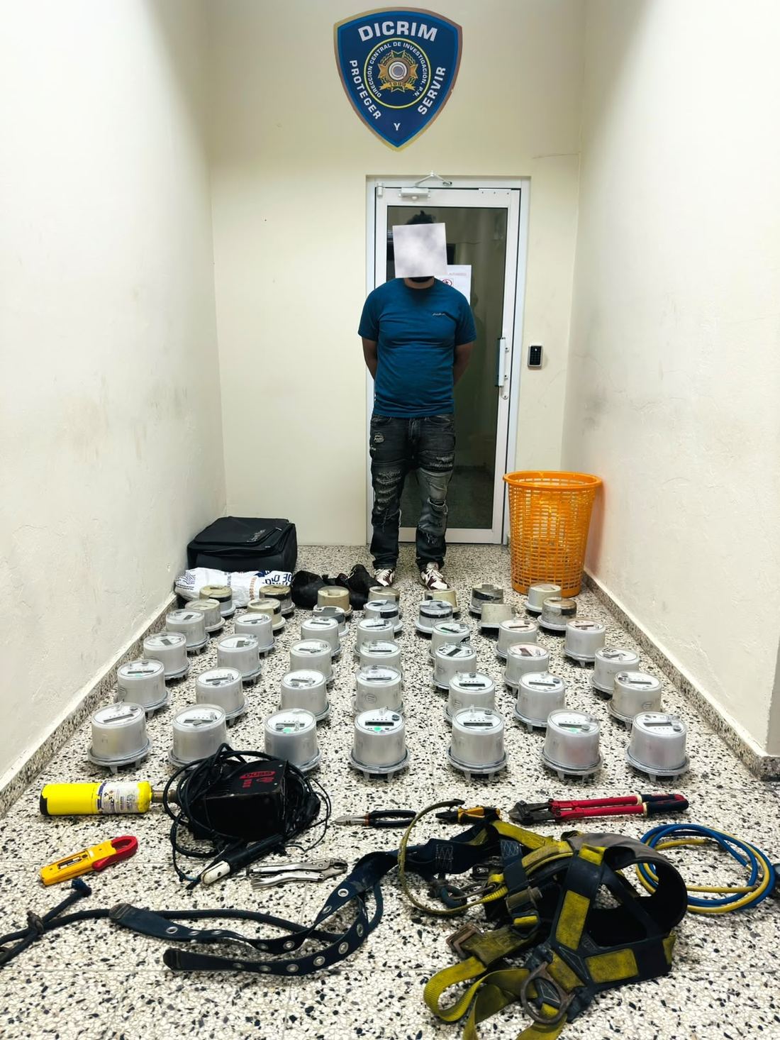 Apresan a un hombre y ocupan 42 medidores eléctricos en allanamiento en La Playita