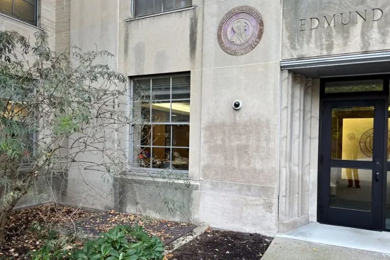 Jueza de Nueva York autoriza uso de seudónimo a denunciante de violación en Cornell