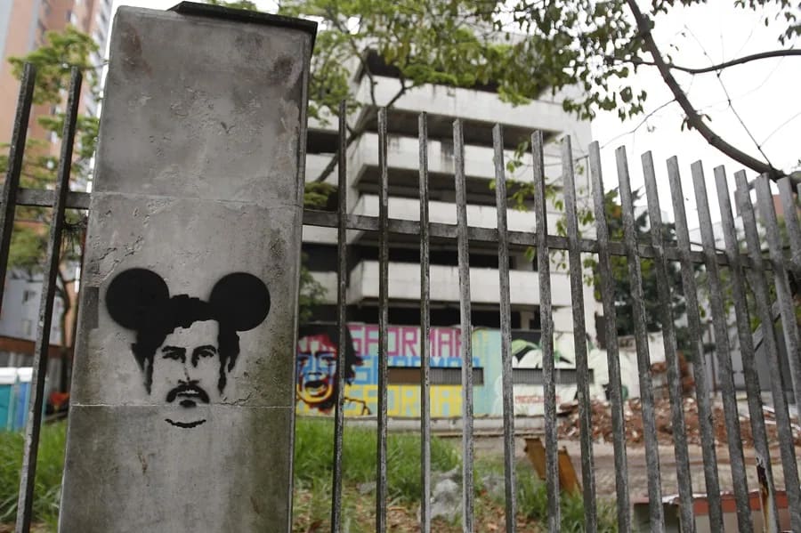 Medellín derriba propiedad vinculada a Pablo Escobar por problemas de seguridad