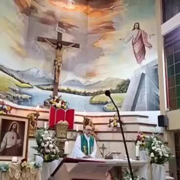 Fallece sacerdote en Ecuador tras desplomarse una cruz durante la transmisión de una misa