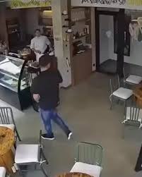 Asaltantes armados roban a clientes en establecimiento del sector Naco