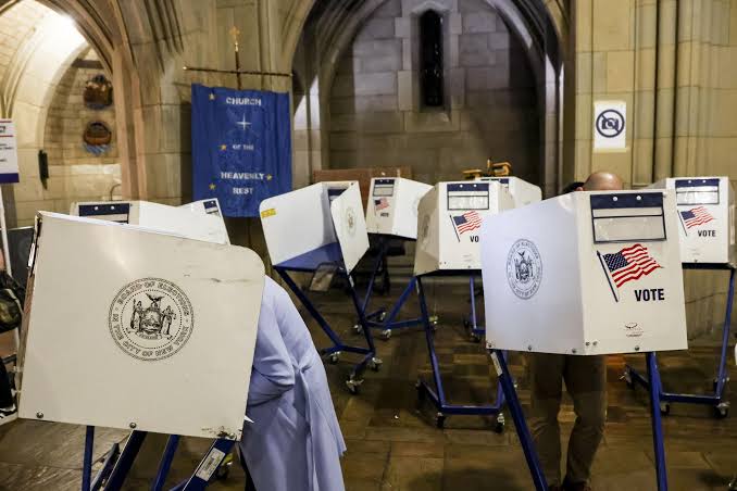 Autoridades de Nueva York advierten que agentes del ICE no podrán vigilar centros de votación