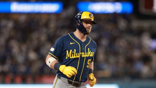 Milwaukee toma ventaja ante Dodgers con poder ofensivo de Bauers y Chourio