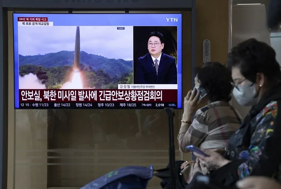 Corea del Norte lanza más de diez misiles balísticos hacia el mar de Japón