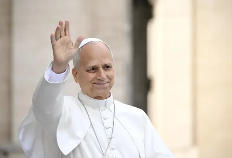 Perú presenta aeronaves para el traslado del papa León XIV
