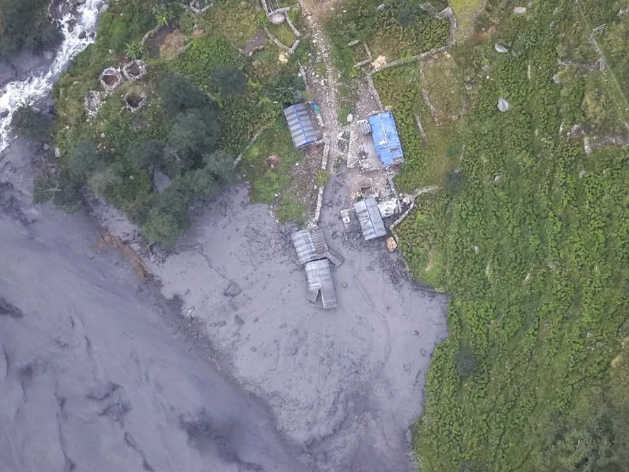 Nepal contabiliza más de 200 casas dañadas por una riada provocada por una avalancha en el Himalaya