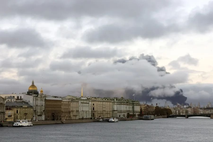 Ofensiva masiva con drones golpea la región de San Petersburgo y deja un saldo fatal