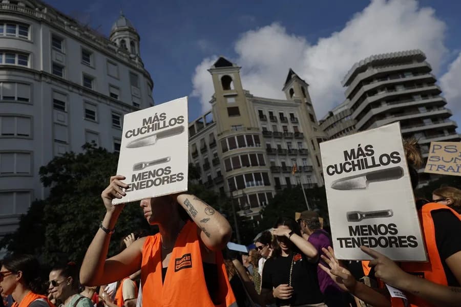 Miles de ciudadanos marchan en España para exigir soluciones ante la crisis habitacional