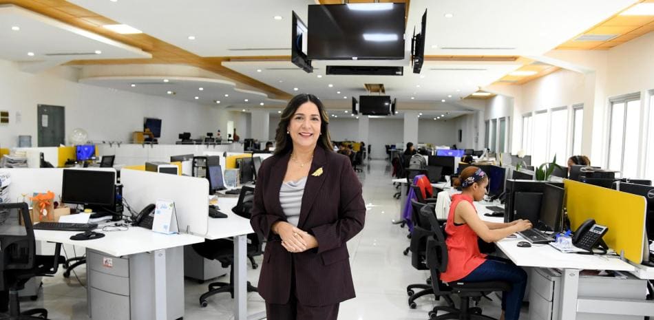 Experta en derecho migratorio ofrece orientación sobre procesos consulares y de residencia