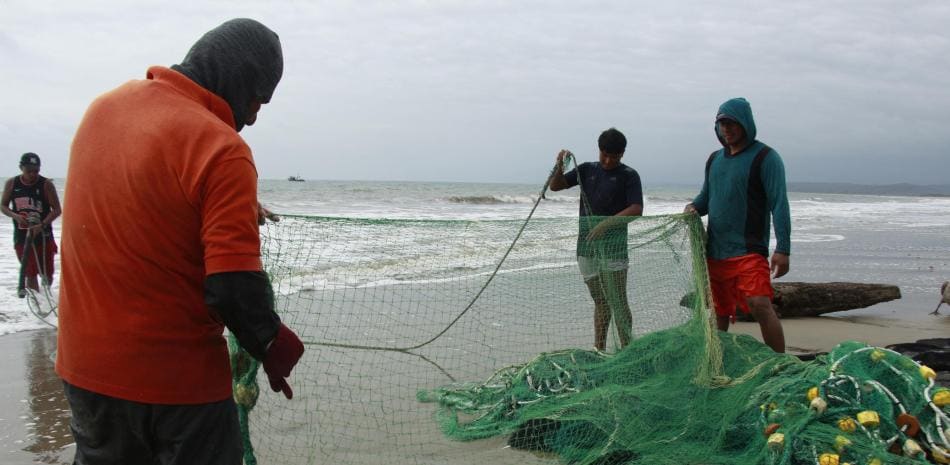 El impacto de El Niño golpea con fuerza a los pescadores artesanales en América Latina