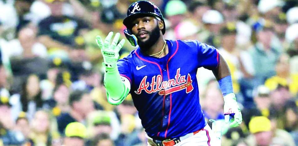 Los Bravos nivelan la serie ante los Dodgers con triunfo ajustado