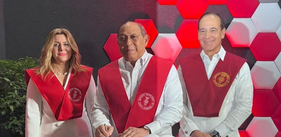 Intec otorga la distinción de Profesor Honorífico al ministro Rafael Santos Badía