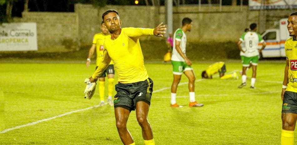 José Jáquez sella victoria agónica de Moca FC con espectacular chilena