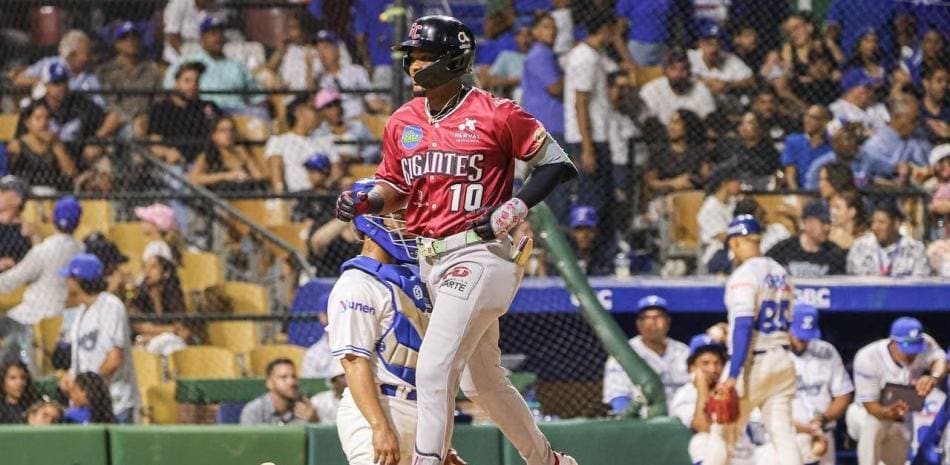 Jefferson Rojas encabeza la victoria de los Gigantes ante el Licey con noche histórica de dos jonrones
