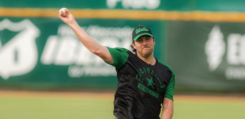Trevor Bauer llega a República Dominicana y se integra a los entrenamientos de las Estrellas Orientales