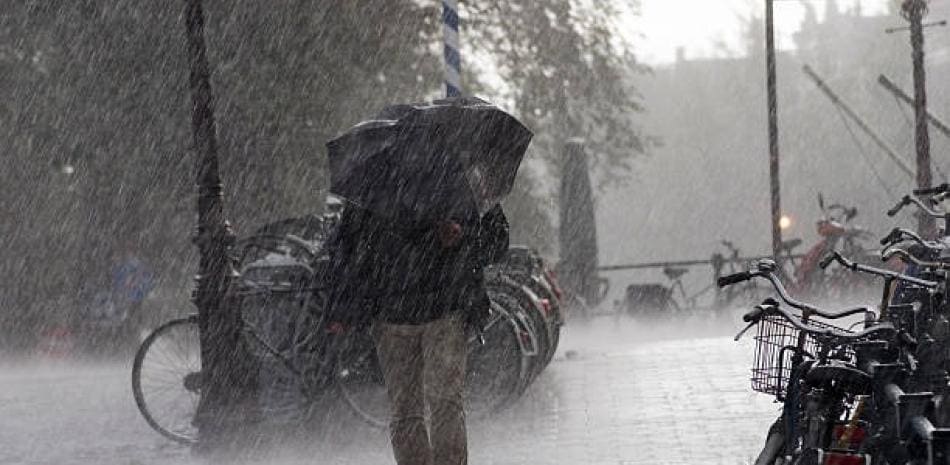 Pronostican chubascos aislados y temperaturas calurosas para este jueves en el país