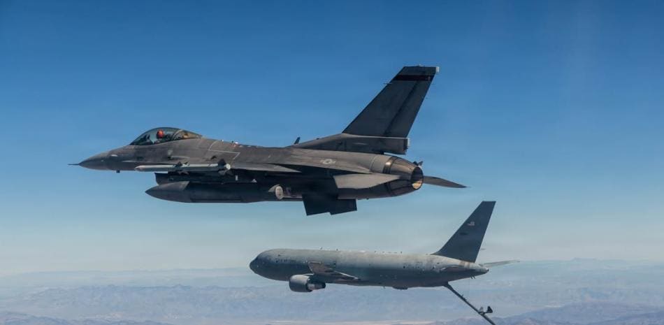 Estados Unidos repliega sus bombarderos de base británica tras alerta por terrorismo