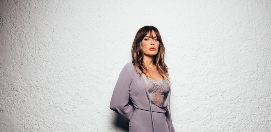Kany García confiesa que padece una condición crónica en su columna vertebral