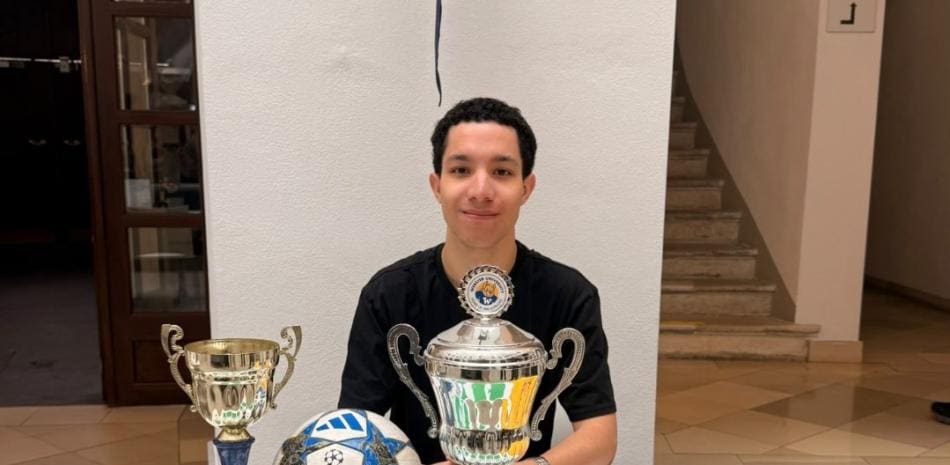 Axel Alejandro Cross Franjul es elegido como nuevo presidente del equipo de fútbol de Webster Vienna University