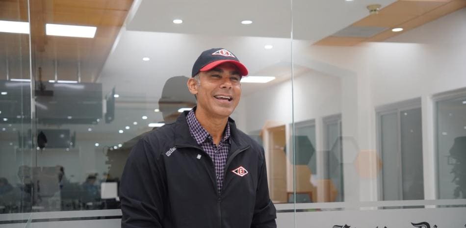 Carlos Peña mantiene su vínculo con el béisbol entre la televisión, la historia y los cambios en las Grandes Ligas