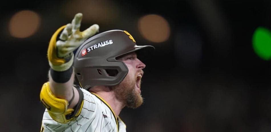 Los Padres de San Diego mantienen viva su esperanza en la postemporada tras vencer a Milwaukee