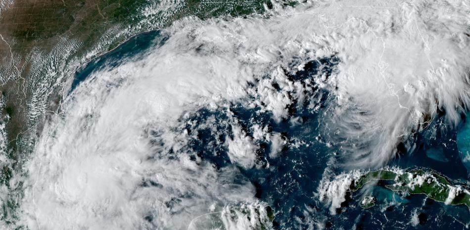 Tormenta tropical Isaías avanza hacia Estados Unidos y podría alcanzar la categoría de huracán