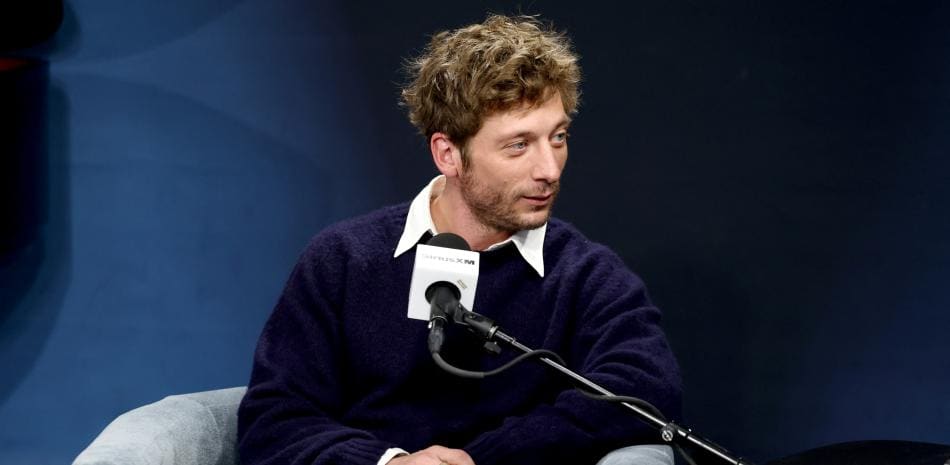 Jeremy Allen White explora el impacto de Facebook en el nuevo drama The Social Reckoning